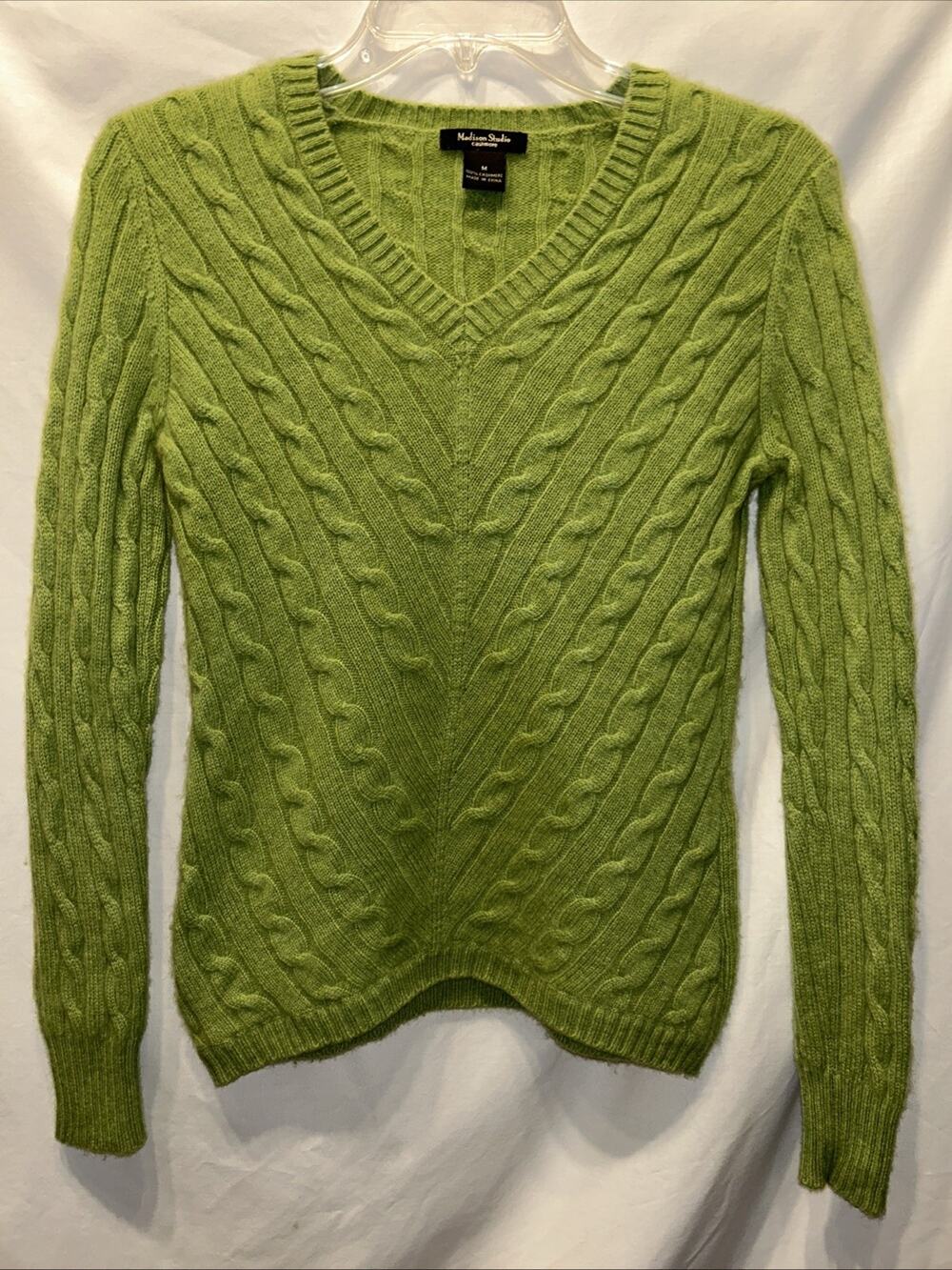 Madison Studio Cashmere Sweater Size Medium Green V-Neck Cable Knit Preppy Cozy
